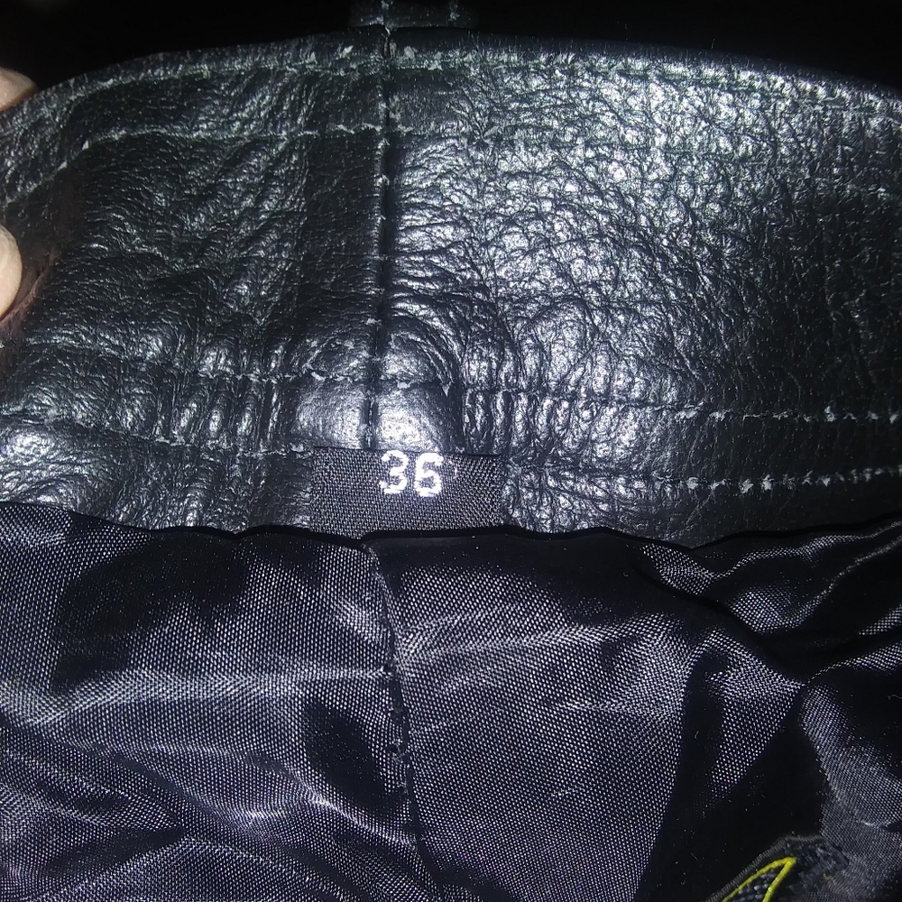 Leather - Picture 2 of 6